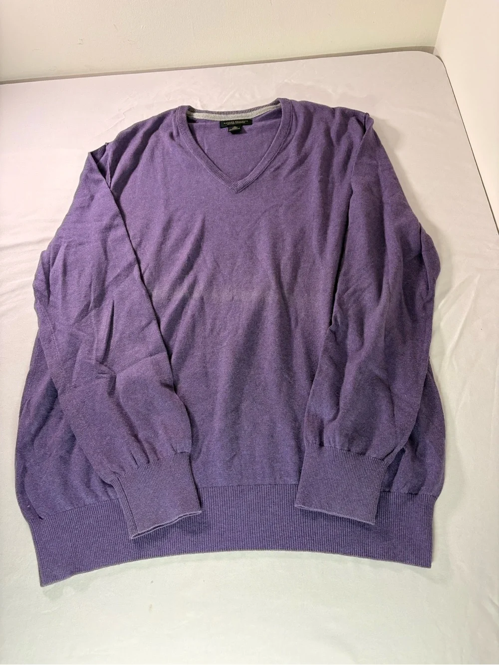 Banana Republic Men's V-Neck Sweater in Lavender Purple